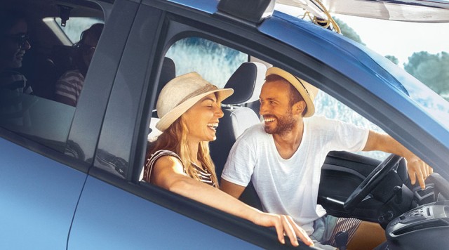 Bild Autoversicherung: Paar im Auto